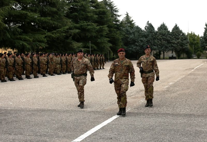 foto-3-il-generale-di-brigata-giuseppe-faraglia-in-un-momento-della-cerimonia